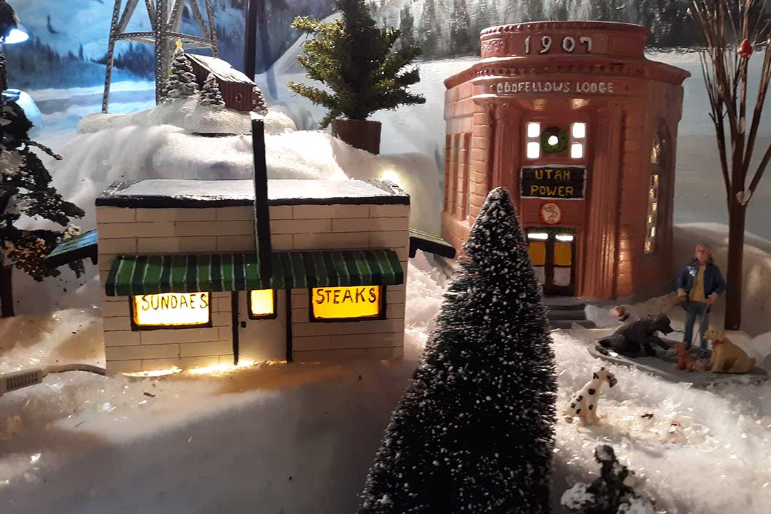 ⑫Firehouse / Dance Hall Christmas Spectacular Christmas Display at Titusville Home