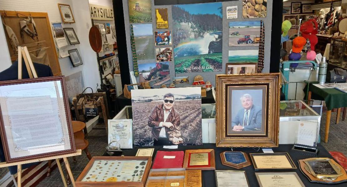 Bill Atchley’s McDonald’s memoribila and awards Bill Atchley’s McDonald’s awards, pins, photos and french fry QA jig.